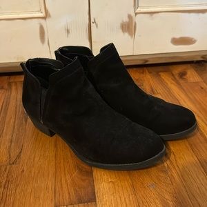 Only worn a few times black suede boots